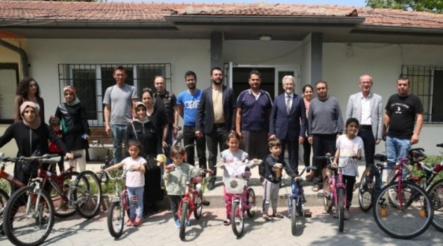 Bursa'da depremzede çocuklar sevindirildi
