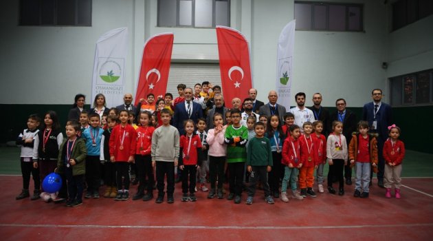 Bursa'da minik satranççılar ödüllendirildi 