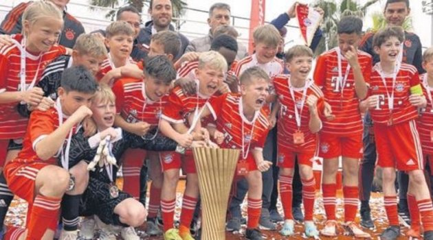 Çocuklar oynadı futbol kazandı