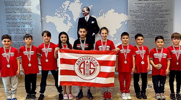 Minik Kulaçlar 23 Nisan'da coştu 