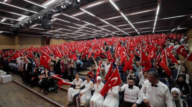 Minikler kep attı