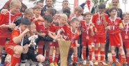 Çocuklar oynadı futbol kazandı
