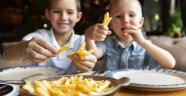 Oyuncaklı çocuk menülerinde artan obezite tehlikesi