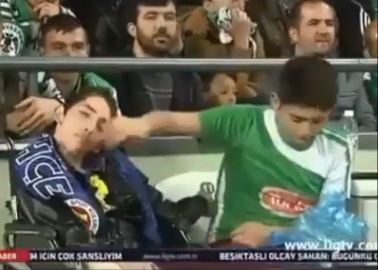 Sen dünyanın en güzel abisisin çocuk... İyi ki varsın