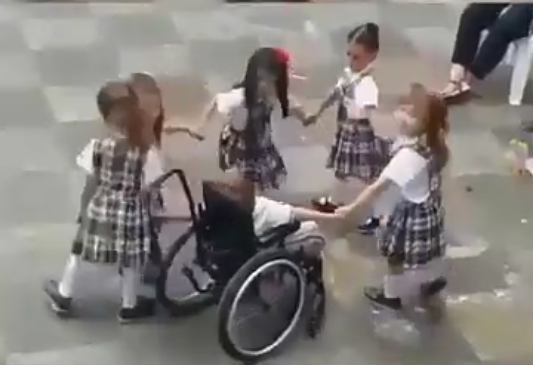 Bizi birbirimize yakınlaştıran en değerli hazinemiz Sevgidir..