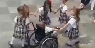Bizi birbirimize yakınlaştıran en değerli hazinemiz Sevgidir..