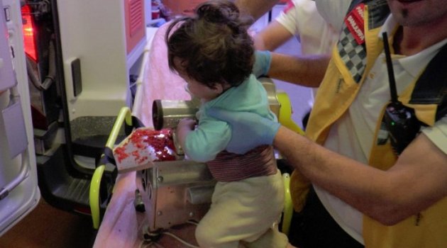 1 yaşındaki çocuk kolunu kıyma makinesine kaptırdı