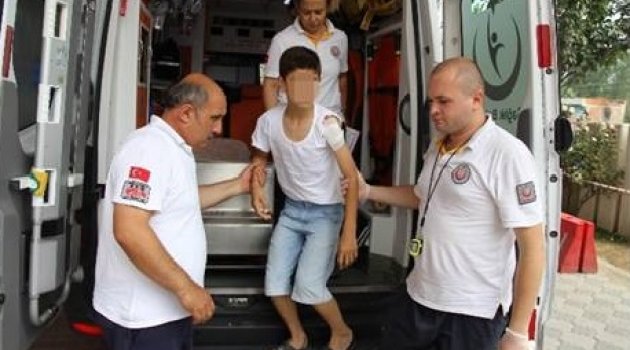 13 Yaşındaki Çocuğun Koluna Korkuluk Saplandı