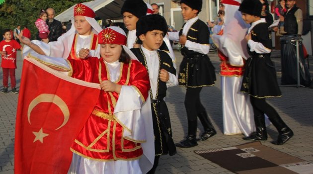 18 Yetenekli Çocuktan Mükemmel Kafkas Dansı Gösterisi