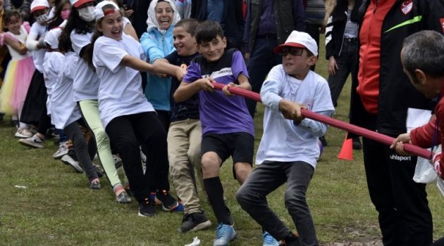 2 bin metre rakımlı yaylada spor şenliği yapıldı