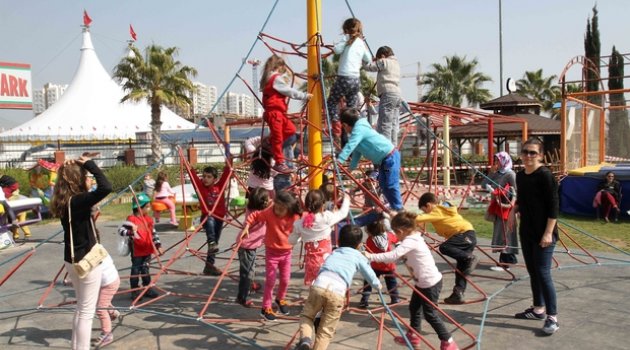 200 Çocuk Taypark'da Eğlendi