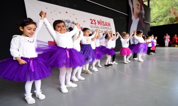 Bornova’da çocuklar mutlu