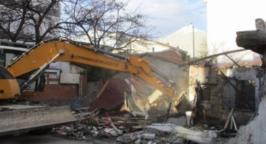 Bursa Osmangazi'de metruk tehlikeler gideriliyor