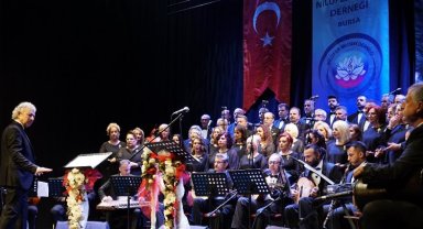 Bursa'da 'Emel Sayın şarkıları' ile mest ettiler