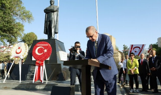 Cumhurbaşkanı Erdoğan, Lefkoşa'daki Atatürk Anıtı'nı ziyaret etti