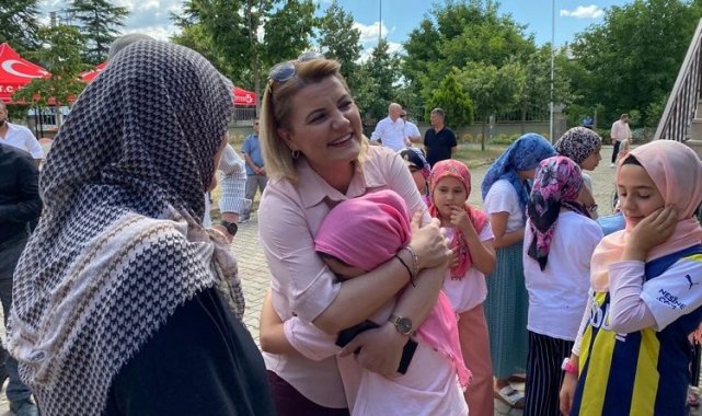 Kur'an kursiyeri çocuklardan Başkan Hürriyet'e büyük sevgi