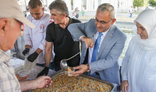 Kütahya Belediyesi'nden aşure bereketi