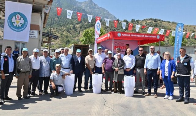Manisa Şehzadeler'de 16 bin sepet dağıttı