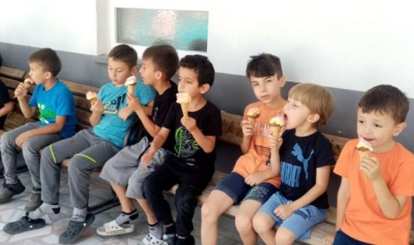Minik Kuran kursu Öğrencilerine dondurma sürprizi