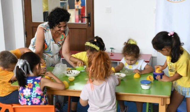 Minikler limonata yaptı