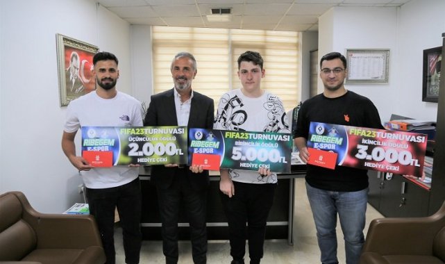 RİBEGEM FIFA23 Turnuvası'nda dereceye girenlere ödül