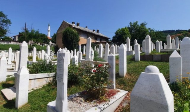 Trakya Üniversitesi'nden İzzetbegoviç'in kabrine ziyaret