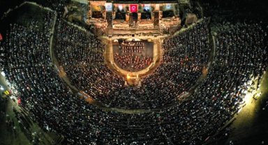 1800 yıllık antik tiyatroda müzik şöleni