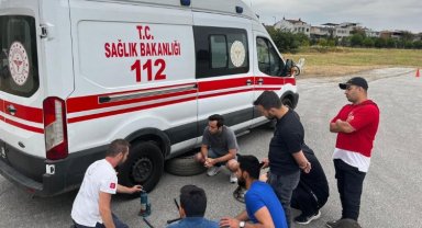 Ambulans sürüş tekniklerini öğrendiler