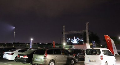Bursa Büyükşehir'den yıldızların altında araç sineması
