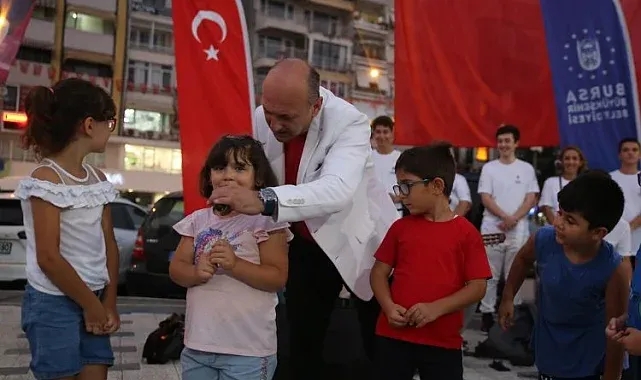 Bursa'da sahne 'Adam Olacak Çocuklar'ın