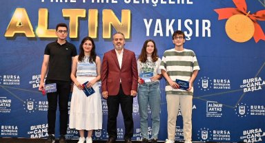 Bursa'da başarılı gençlere 'altın' ödül