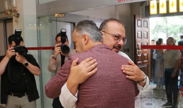 Bursalılar Vali Canbolat'ı Aydın'a uğurladı
