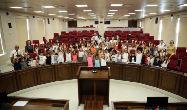 Çocuklar Meclis'i ziyaret etti