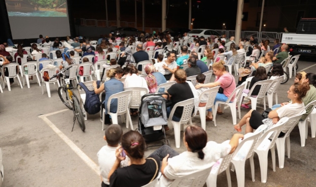 Çocuklara açık havada sinema keyfi