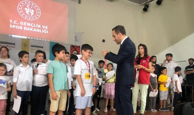 Çocuklara başarı belgesi verildi