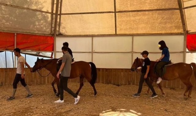 Dilovası'nın özel çocuklarına atlı terapi
