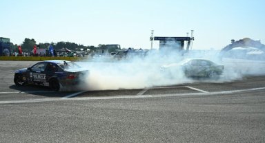 Driftin en iyileri Bursa'da sahne aldı... Tozu dumana kattılar