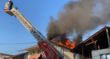 Düzce'de mahalleyi korkutan yangın