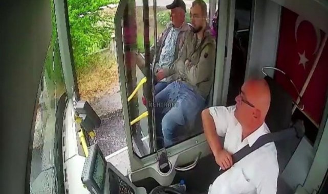 Düzce'de otobüs şoföründen duygulandıran davranış