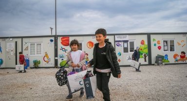 Gaziantep Belediyesi'nden depremzedelere kırtasiye desteği