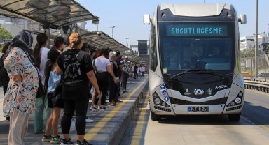 İstanbul'da yeni metrobüsler sefere çıkıyor