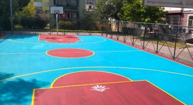 Karabağlar'ın parkları renkleniyor