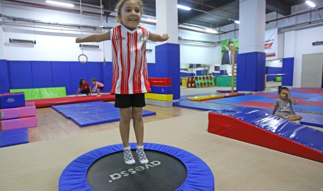 Karşıyakalı minikler cimnastikle tanışıyor