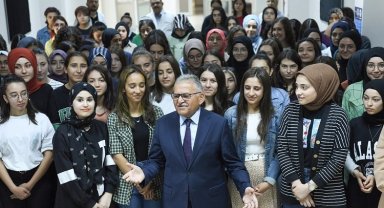 Kayseri Büyükşehir'den 'kırtasiye' desteği