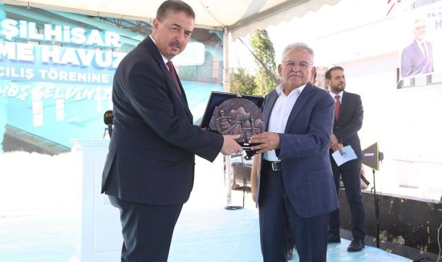 Kayseri'nin 'orkestra şefi' Memduh Büyükkılıç