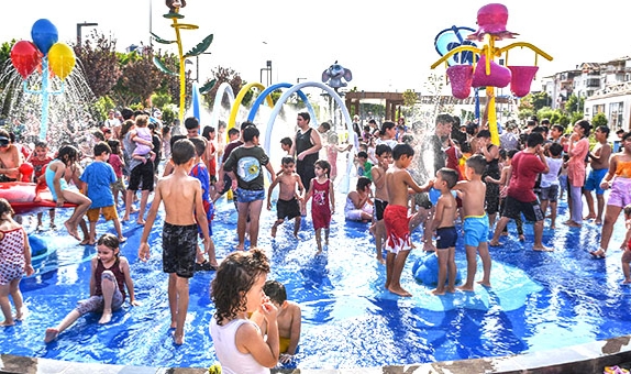 Kepez’in su parkında çocuklar çok mutlu