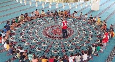Kızılay Mardin Artuklu'dan Kur'an öğrencilerine ziyaret