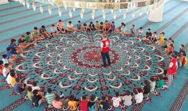 Kızılay Mardin Artuklu'dan Kur'an öğrencilerine ziyaret