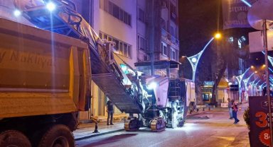 Kocaeli İzmit'te asfaltlamada gece mesaisi
