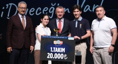 Kocaeli'de münazarada ödüller sahiplerini buldu